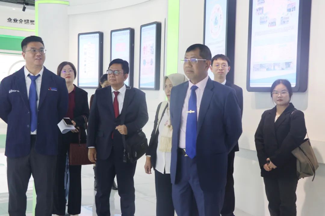 20231208-3-印尼工业部、莫罗瓦利金属工业理工学院、佛山职业技术学院莅临Z6尊龙凯时循环交流访问.jpg